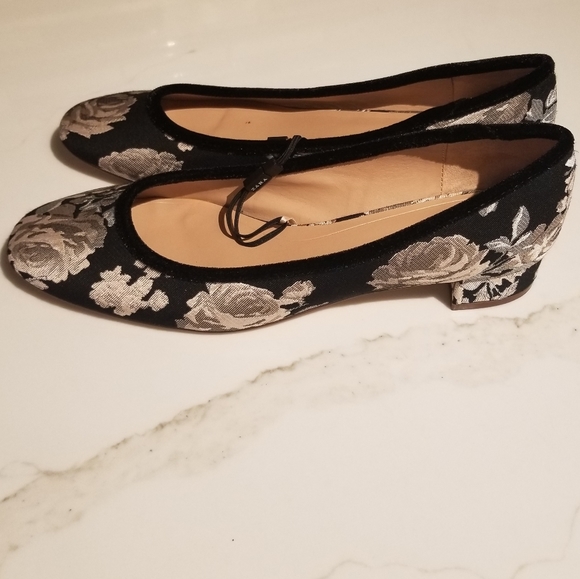Zara floral kitten heel shoes. - Picture 2 of 6